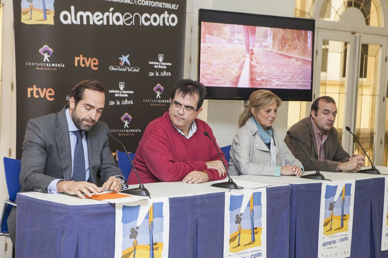 La Obra Social de La Caixa patrocina dos actividades de 'Almería en Corto'.