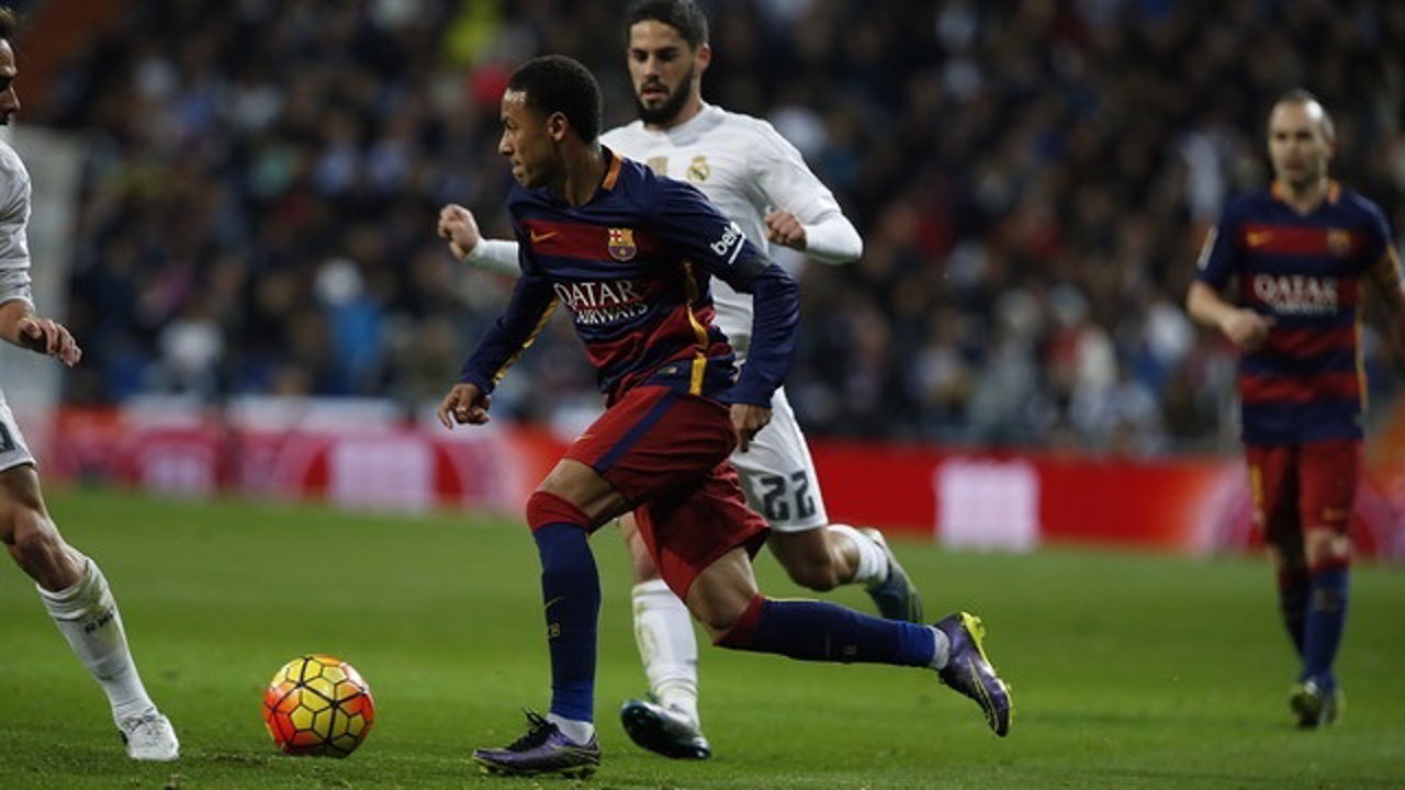Neymar e Isco en el clásico Real Madrid - Barcelona