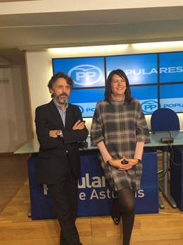 Susana López  Ares y Matías Rodríguez Feito en la sede del PP de Astuiras