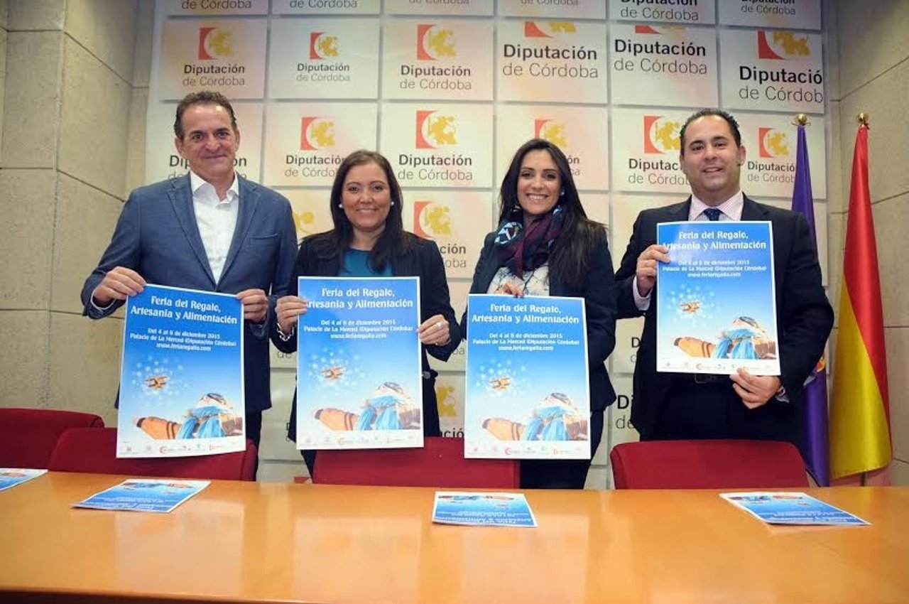 Carrillo y González (centro) presentan el cartel del evento