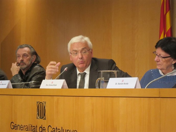 El fotógrafo Manel Esclusa, el conseller F.Mascarell y la experta Conxa Rodà