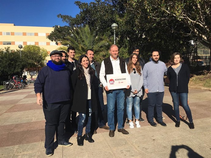 Ramon Socías con jóvenes