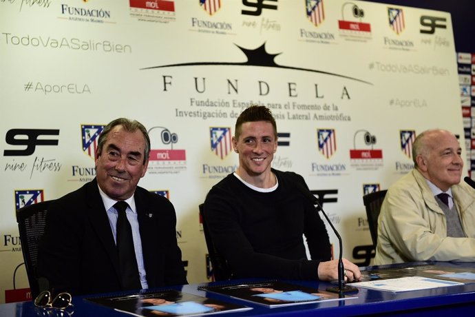 Fernando Torres y Adelardo Rodríguez, presidente de la Fundación Atlético Madrid