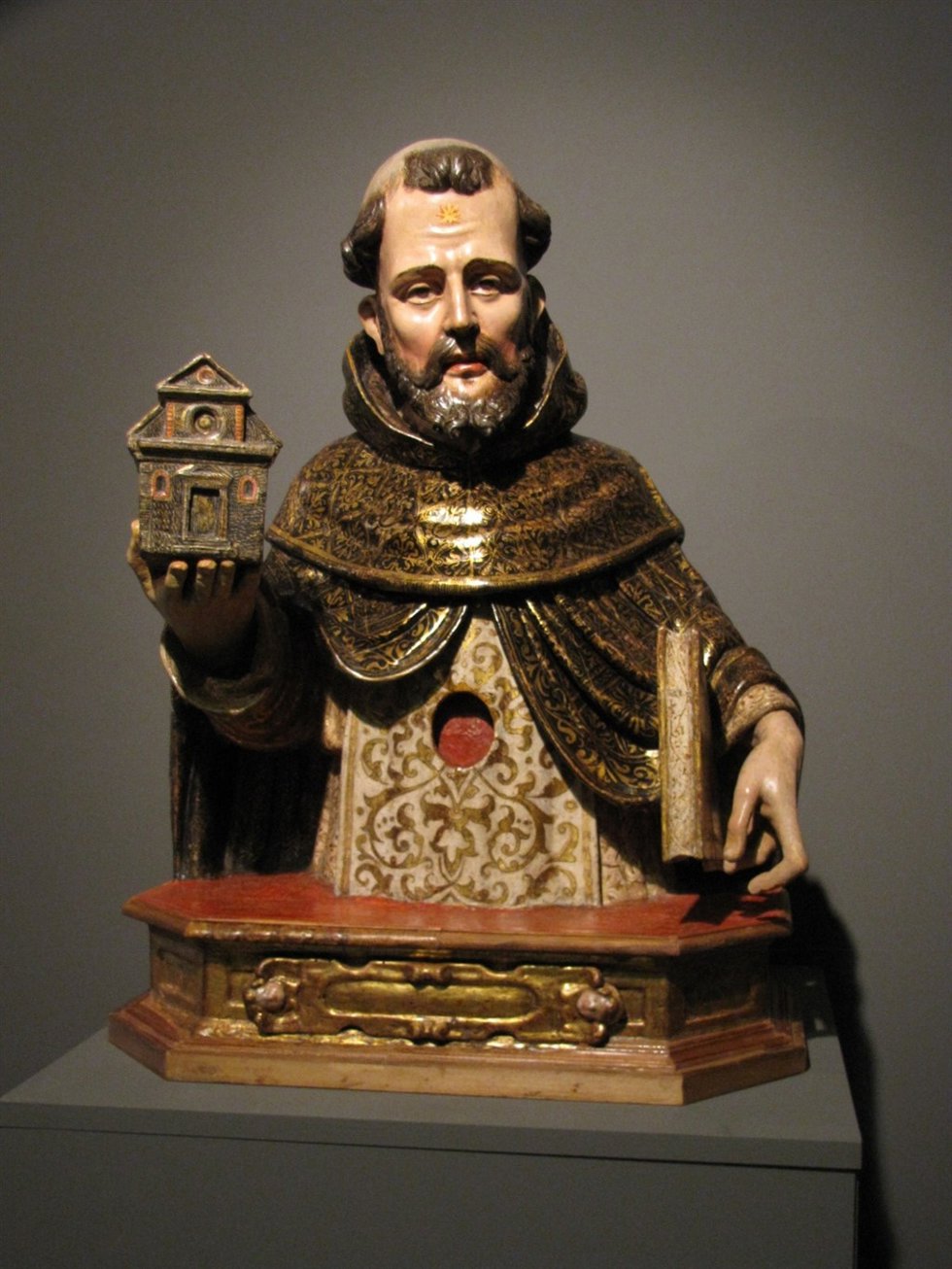 Busto restaurado.
