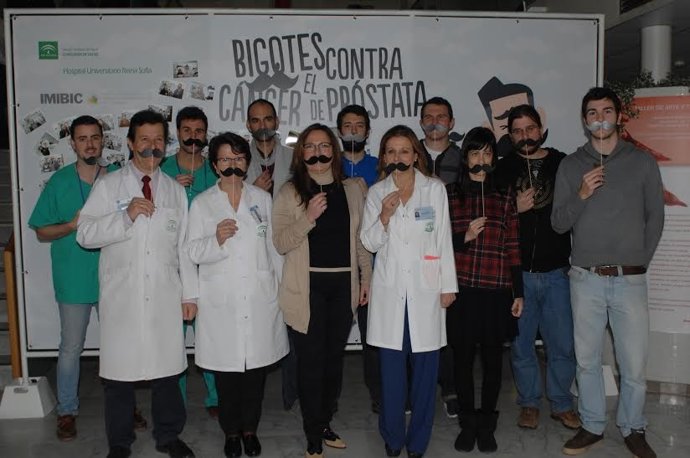 Luna (centro) se suma a la iniciativa Movember