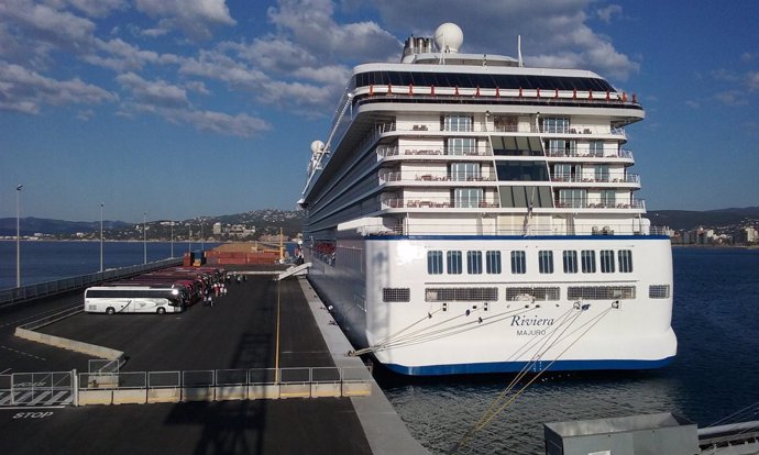 El crucero Riviera en el Puerto de Palamós