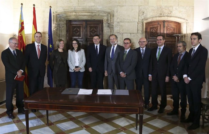 Firma del pacto para evitar la pobreza energética