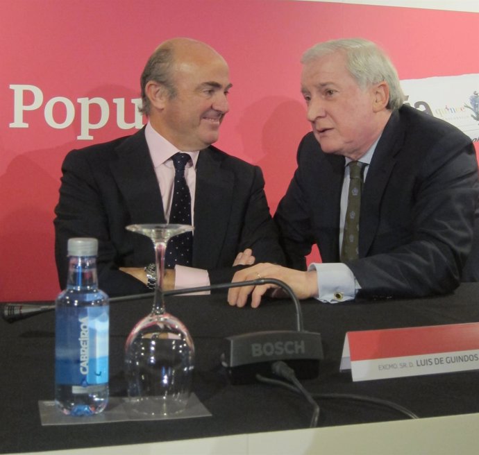Luis de Guindos con el editor de El Día de Valladolid, Antonio Méndez Pozo