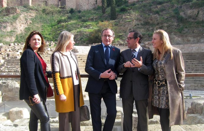 Alfonso Alonso con Angeles Muñoz, Miguel Briones y Carolina España en Málaga