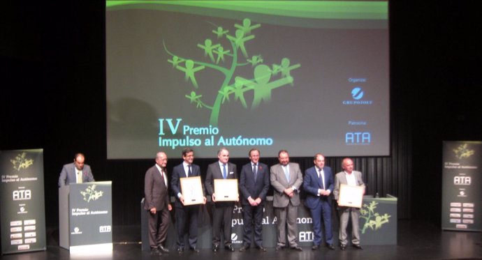 Alfonso Alonso, Lorenzo Amor en la entrega de IV Premio Impulso al Autónomo