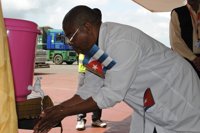 Cuba limita los viajes del personal sanitario al extranjero para evitar fugas