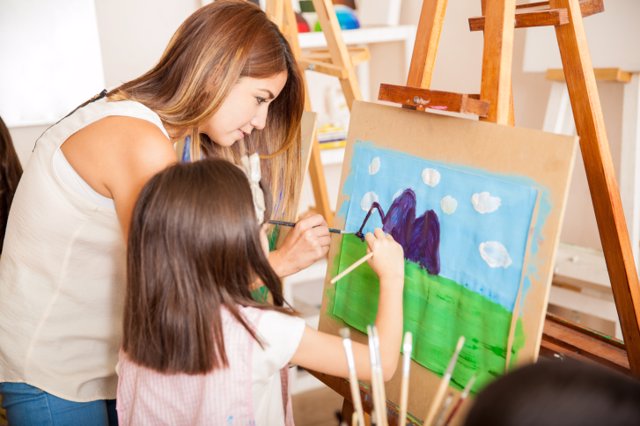 Beneficios de la pintura con pincel en niños