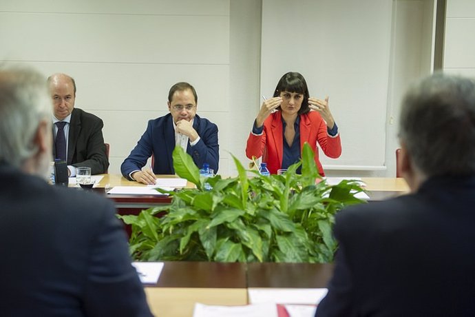 Luena y González Veracruz durante la reunión con CRUE