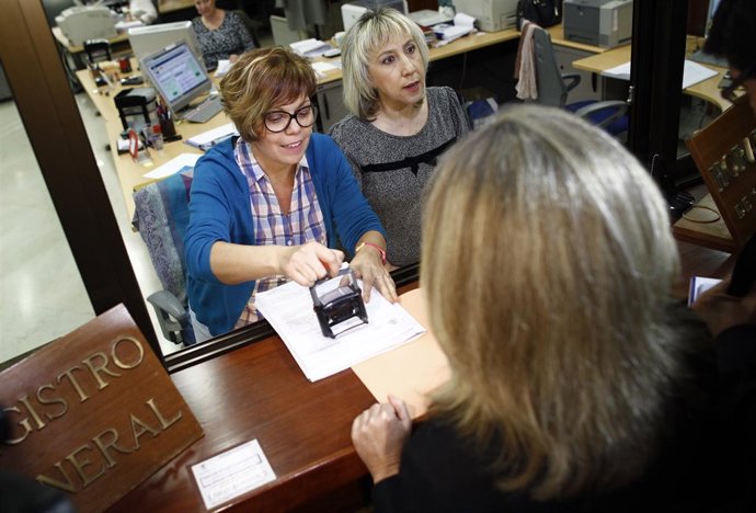 La abogada general del Estado, Marta Silva de Lapuerta, presenta el recurso 