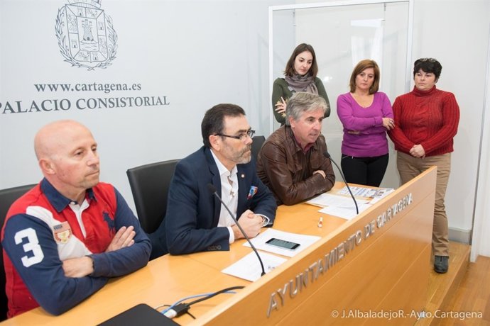 López, en el centro, con Sánchez y Molina