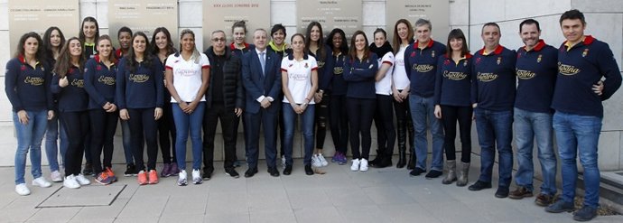 Alejandro Blanco recibe a las Guerreras en el COE