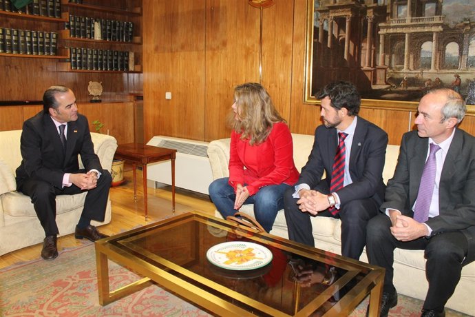 Fotografía 021215. El Delegado Del Gobierno En CLM, José Julián Gregorio, Se Reú