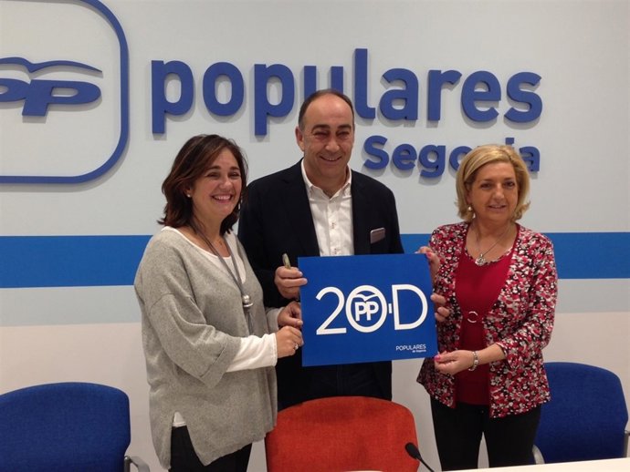 De Vicente, con Sanz (d) y Escudero.