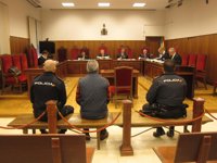 El acusado de secuestrar a exmujer e hija lo niega y ella dice que las maniató y amordazó