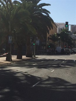 Acordonan una calle en la capital grancanaria por aviso de bomba