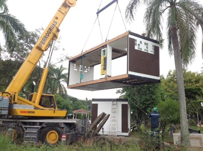 El equipo de la US ultima los preparativos de su pabellón en el Solar Decathlon