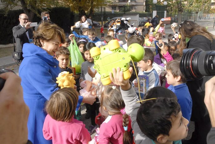 Campaña de recogida de juguetes iniciada por el Ayuntamiento de Granada.