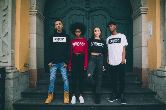 Modelos con ropa de la tienda Snipes