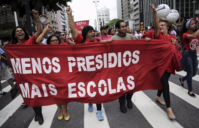 Manifestación, protesta en Sao Paulo por la educación