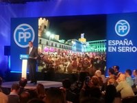 Rajoy dice que en la próxima legislatura va "a seguir extendiendo la red de alta velocidad