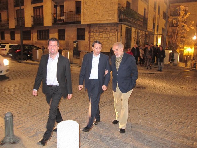 Luis Tudanca (izda), Fernando Pablos (centro) y Demetrio Madrid (dcha)
