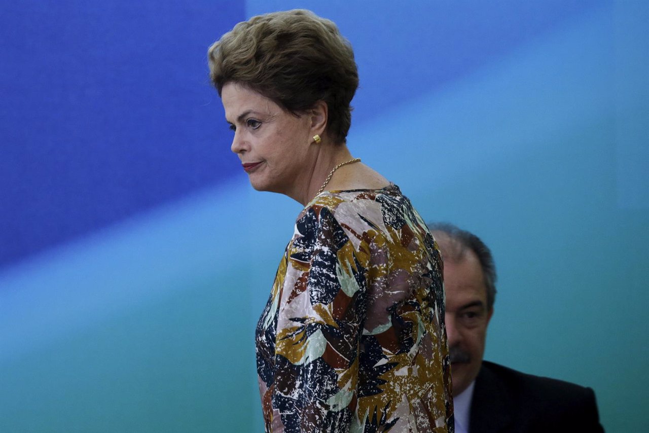 Brazil's President Rousseff walks past Brazil's Chief of Staff Mercadante during