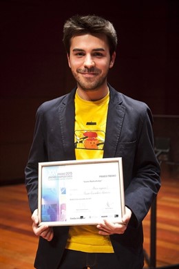 Oscar Escudero profesor de UNIR con el premio jóvenes compositores