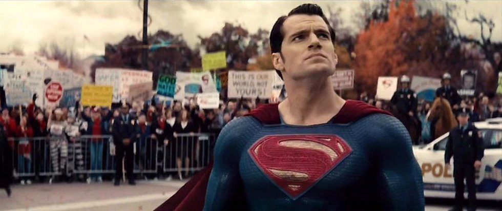 Ben Affleck and Henry Cavill star in new Batman V Superman: Dawn of Justice movi