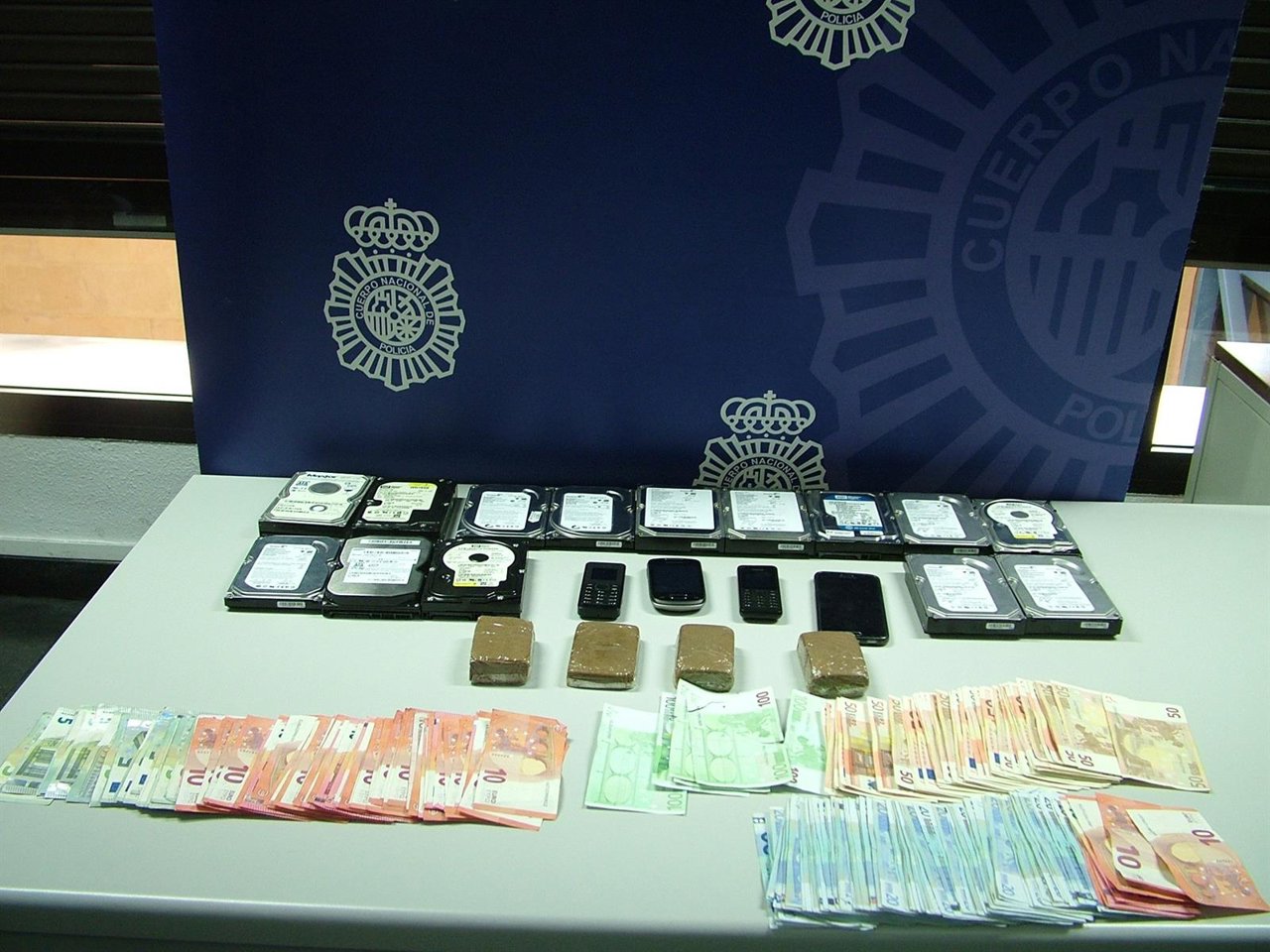 Droga y material intervenido