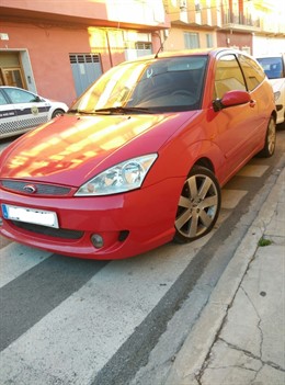Coche con rueda pinchada en Alberic