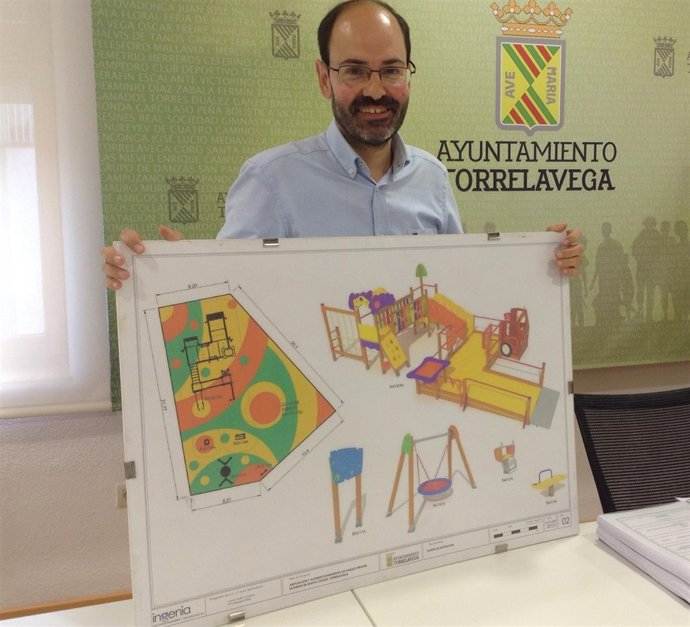 Urraca con un plano del parque