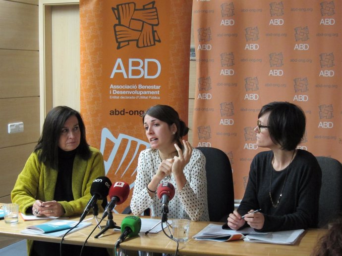 Las representantes de ABD Àngels Guiteras, Ariadna Fitó y Núria Salas