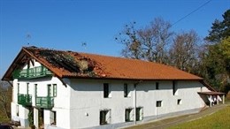 Caserío, baserri tejado quemado