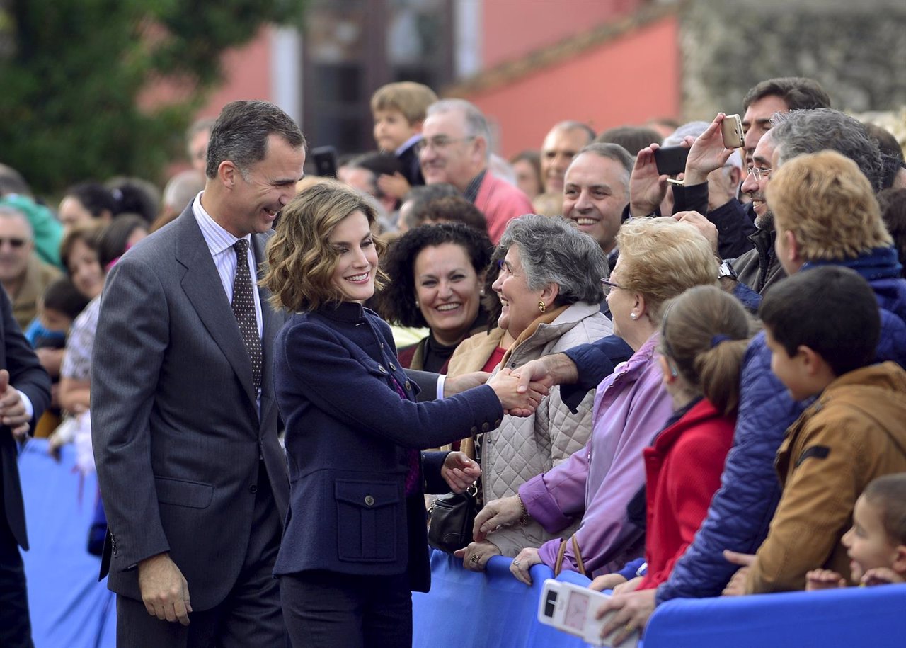Spain's King Felipe and Queen Letizia greet members of the crowd during a visit 