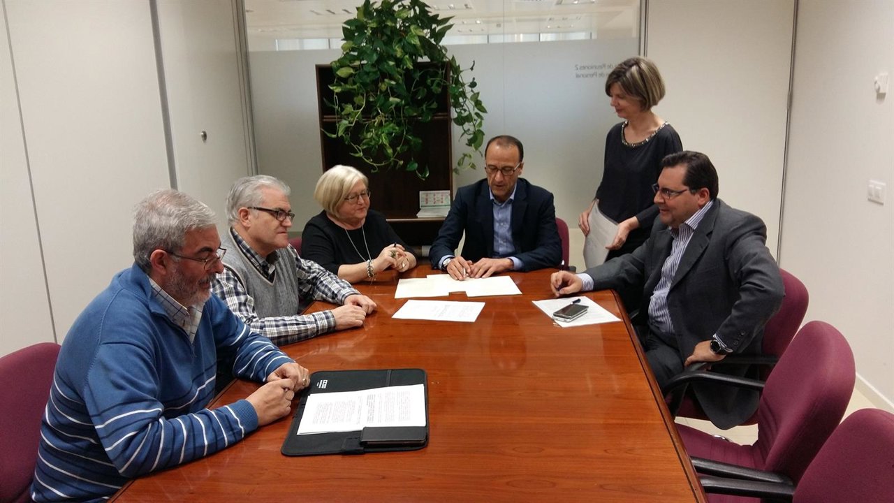 Gobierno y sindicatos acuerdan los criterios sobre las plantillas docentes