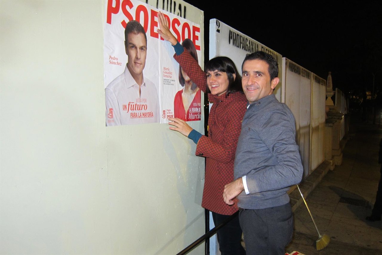 Pegada de carteles del PSOE