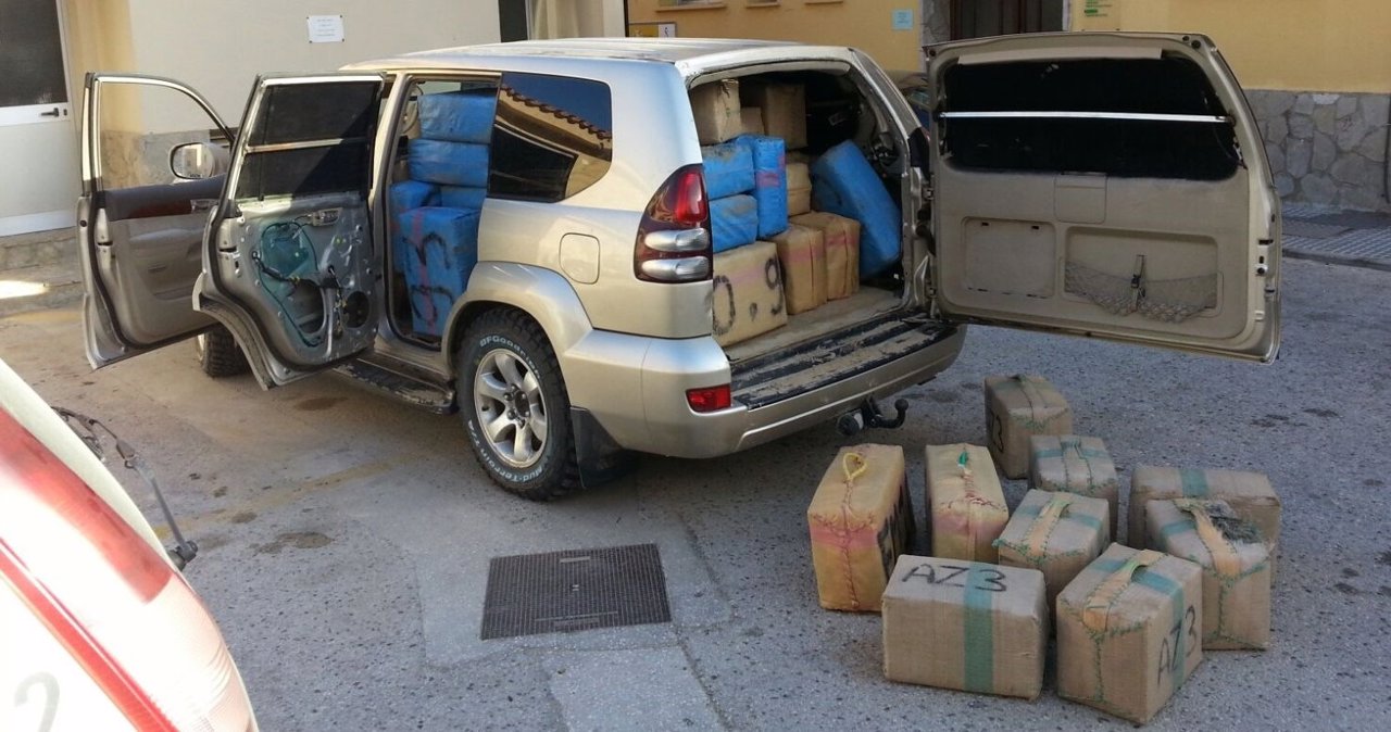 Intervenidas más de dos toneladas de hachís en Tariifa