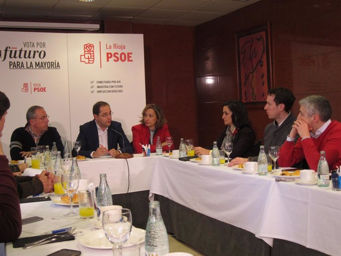 Desayuno informativo del PSOE con César Luena