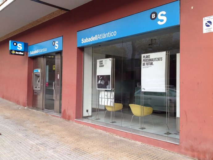 Oficina de Banc Sabadell en la calle Portugal de Castellar del Vallès