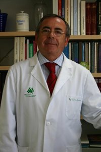 El director de Pediatría del Macarena, académico de la Real Academia de Medicina