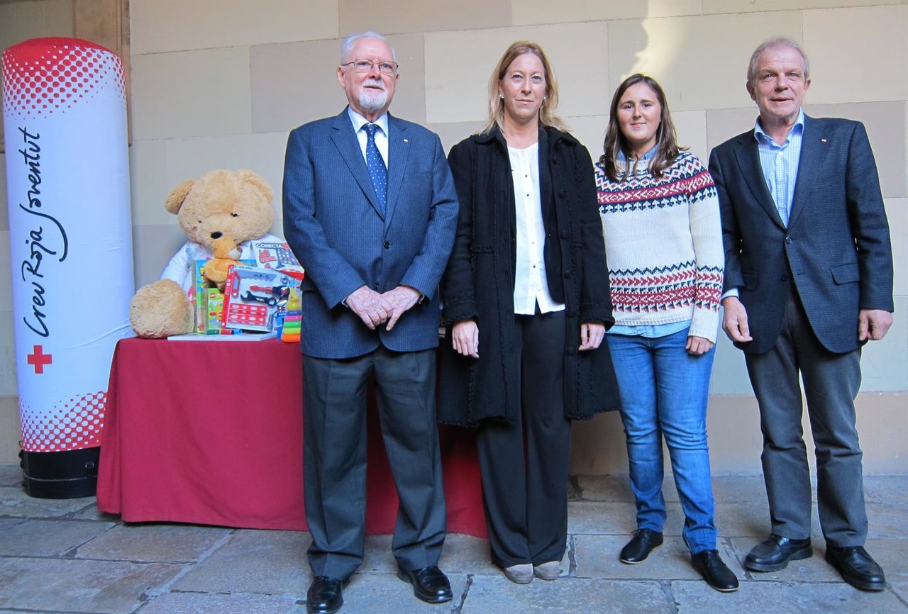 Representantes de Creu Roja y la Generalitat