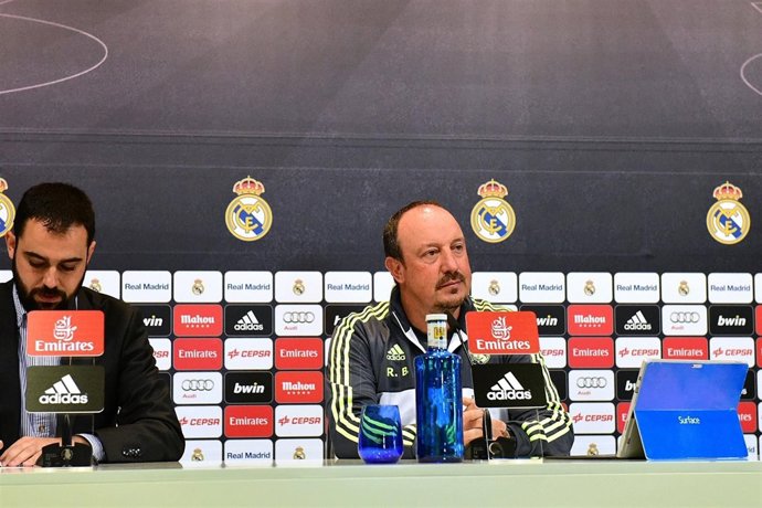 Rafa Benitez en rueda de prensa con los medios 