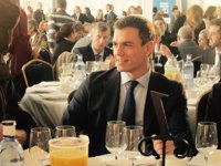 Sánchez acusa a Rajoy de pagar "sus malas políticas" con el dinero de los pensionistas