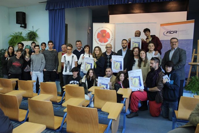 Alumnos del IES Tierno Galván, protagonistas de la campaña. 