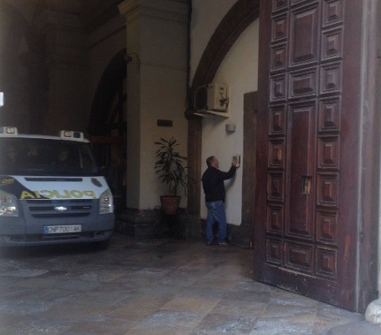 Blasco en el interior del furgón policial